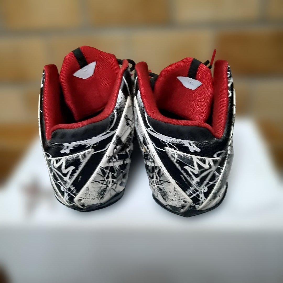 Nike LeBron 11 グラフィティ