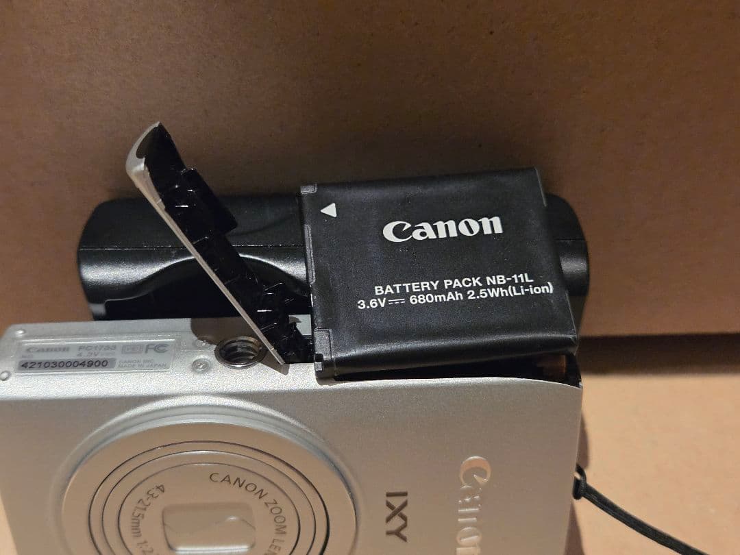 Canon キャノン コンパクトデジタルカメラ IXY 220F PC1733