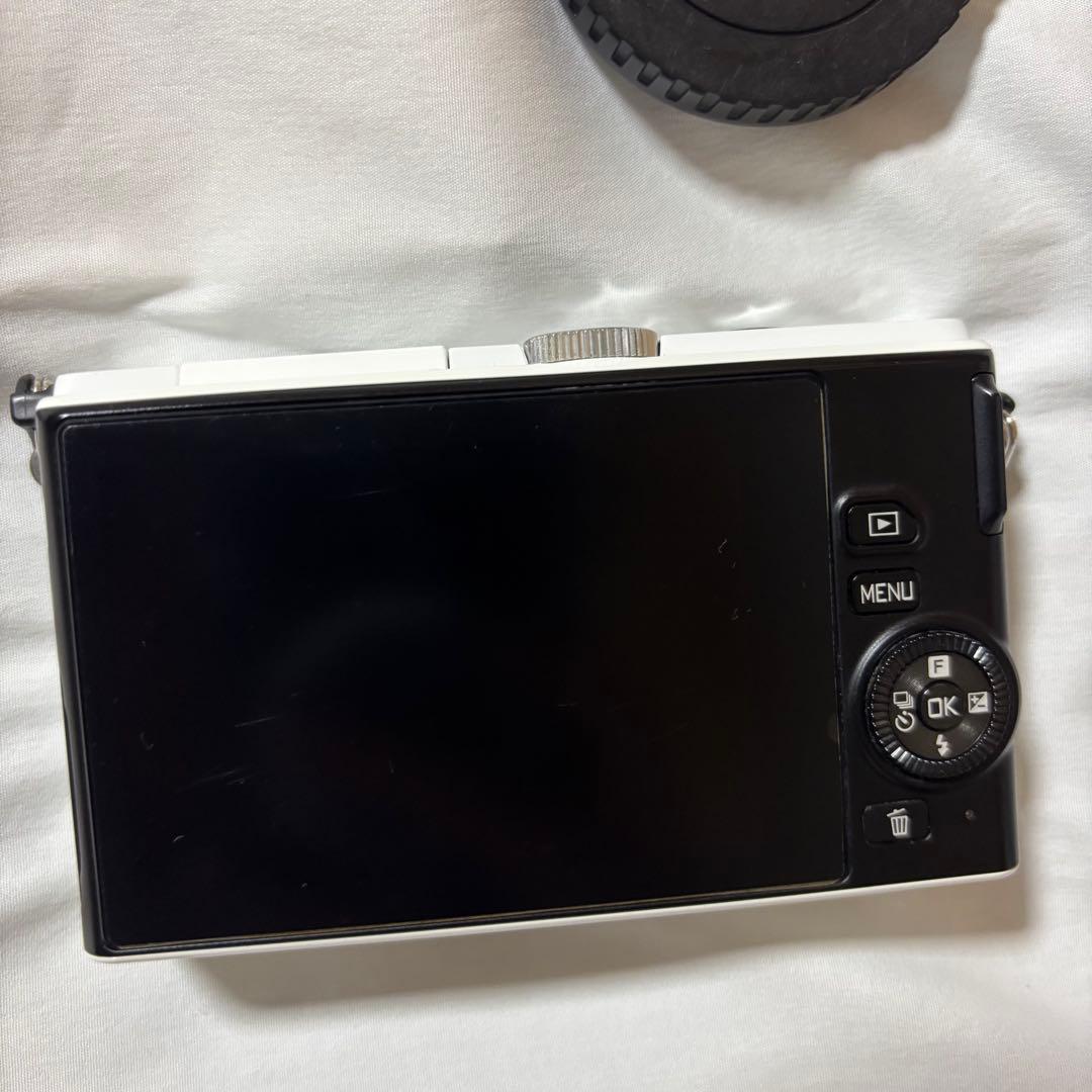 Nikon1 J4 ダブルズームキット　ホワイト 単焦点レンズ付き