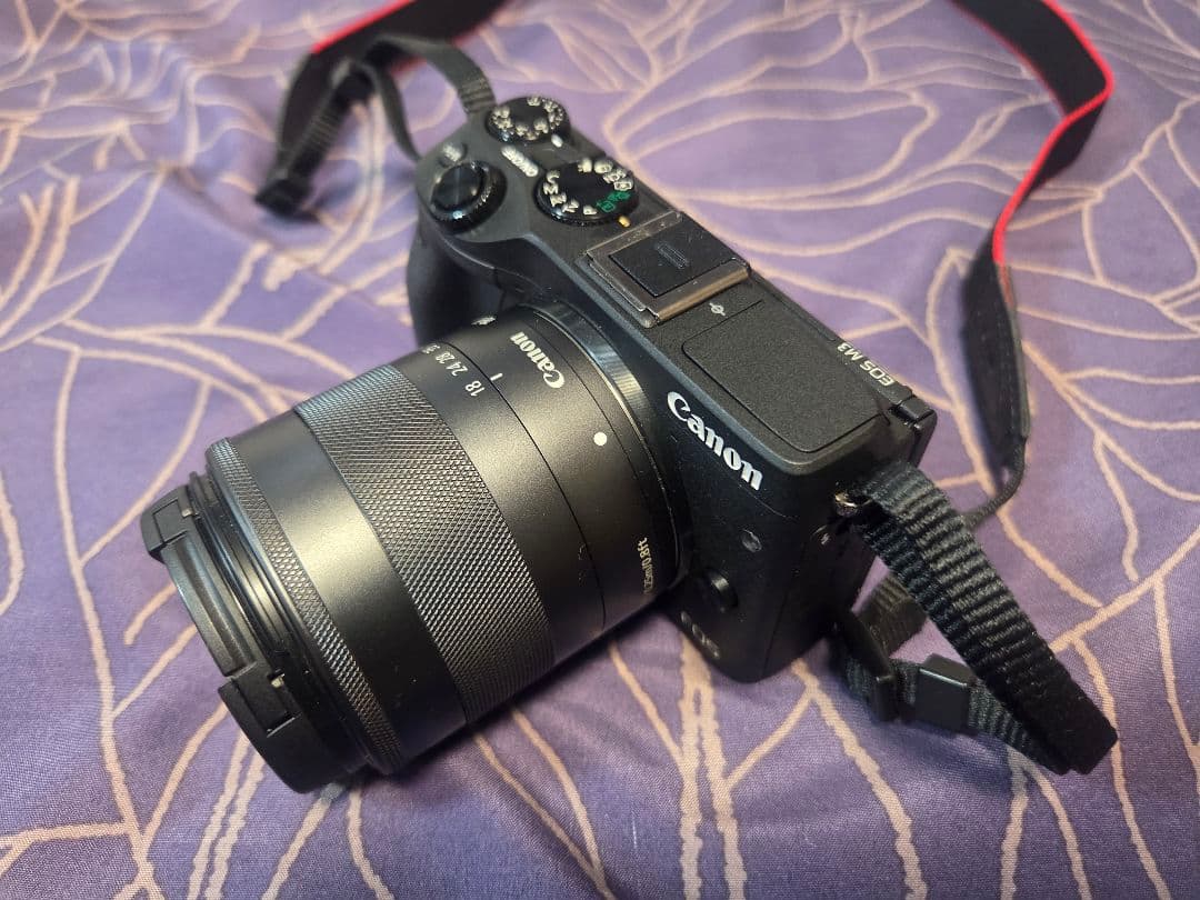 Canon　EOS M3 デジタル一眼レフカメラ ダブルレンズ