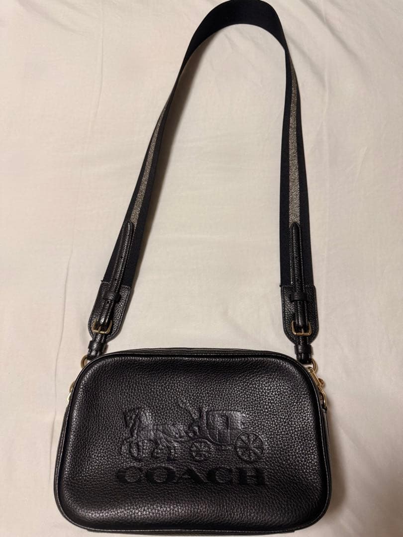 COACH ブラックレザーボディバッグ