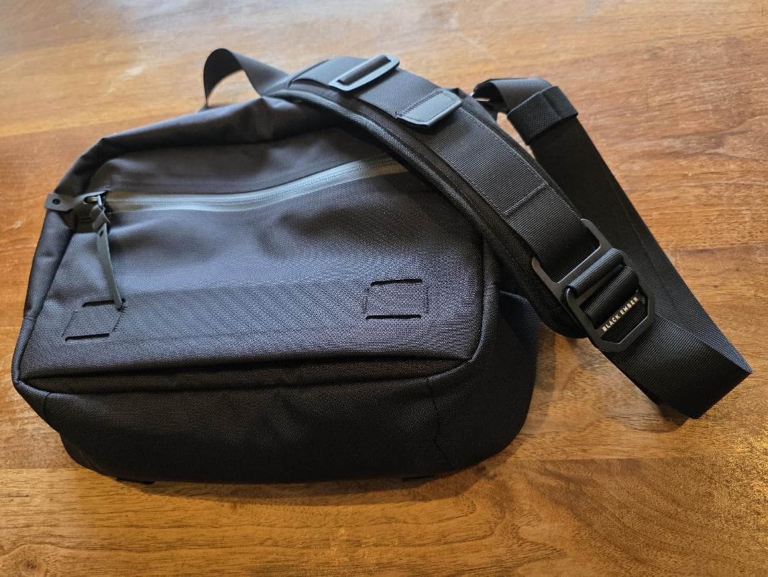 バッグ BLACK EMBER The Grip Sling