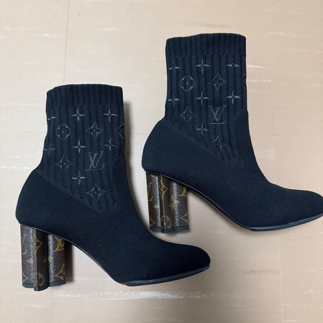 【美品】LOUIS VUITTON ブラック シルエットラインアンクルブーツ