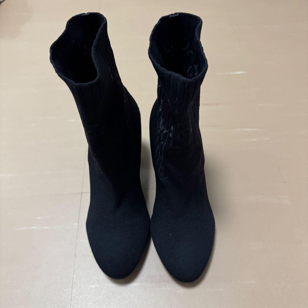 【美品】LOUIS VUITTON ブラック シルエットラインアンクルブーツ