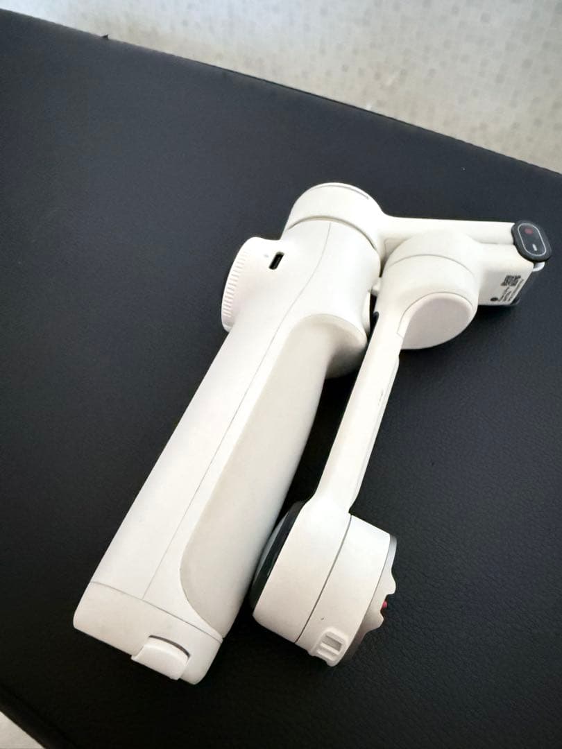 インスタ360 Flow 2 プロ本体と付属品