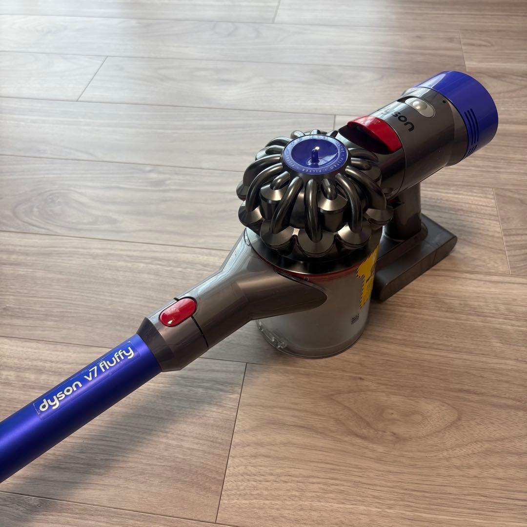 ダイソンDyson v7 fluffy SV11 掃除機