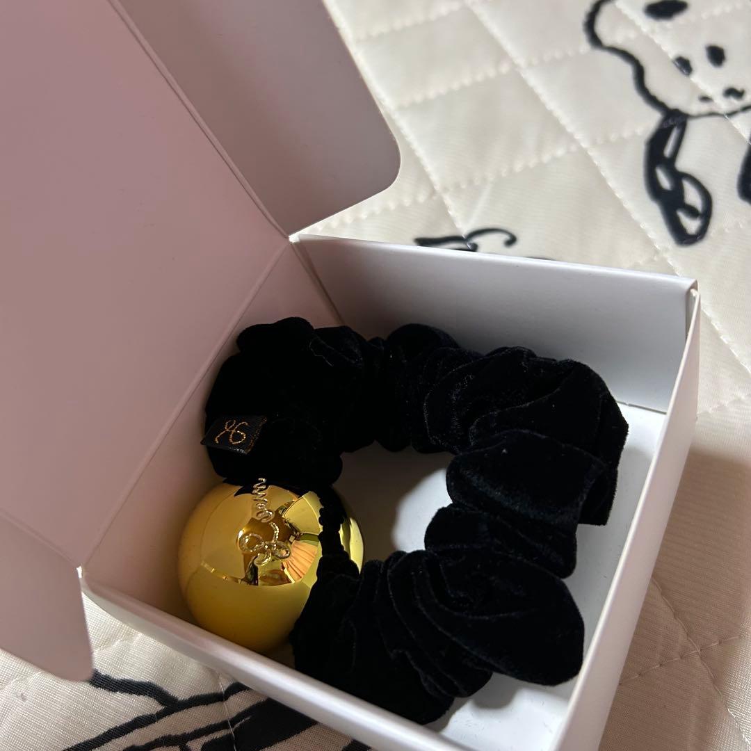 【新品】LOEM TOKYO ロエムトウキョウ　ブラックmoon シュシュ