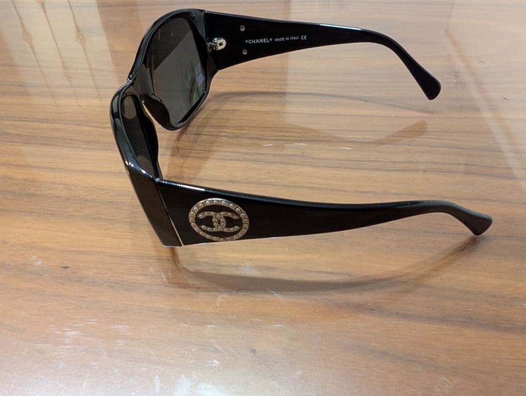 日*5様 CHANEL ブラック サングラス ケース付き