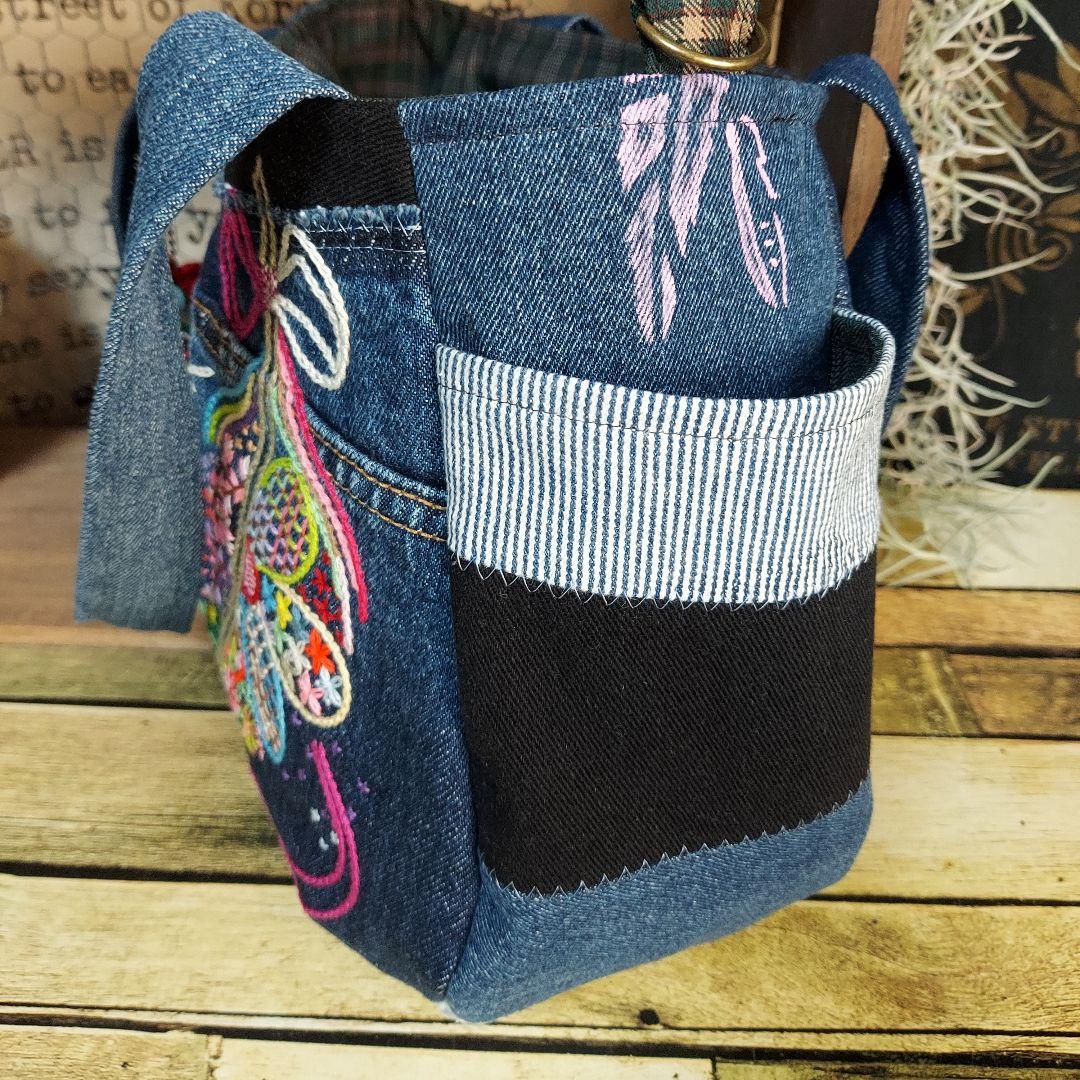 刺繍デニムバック　No.649　デニムリメイク　チューリップバック　丸いバック
