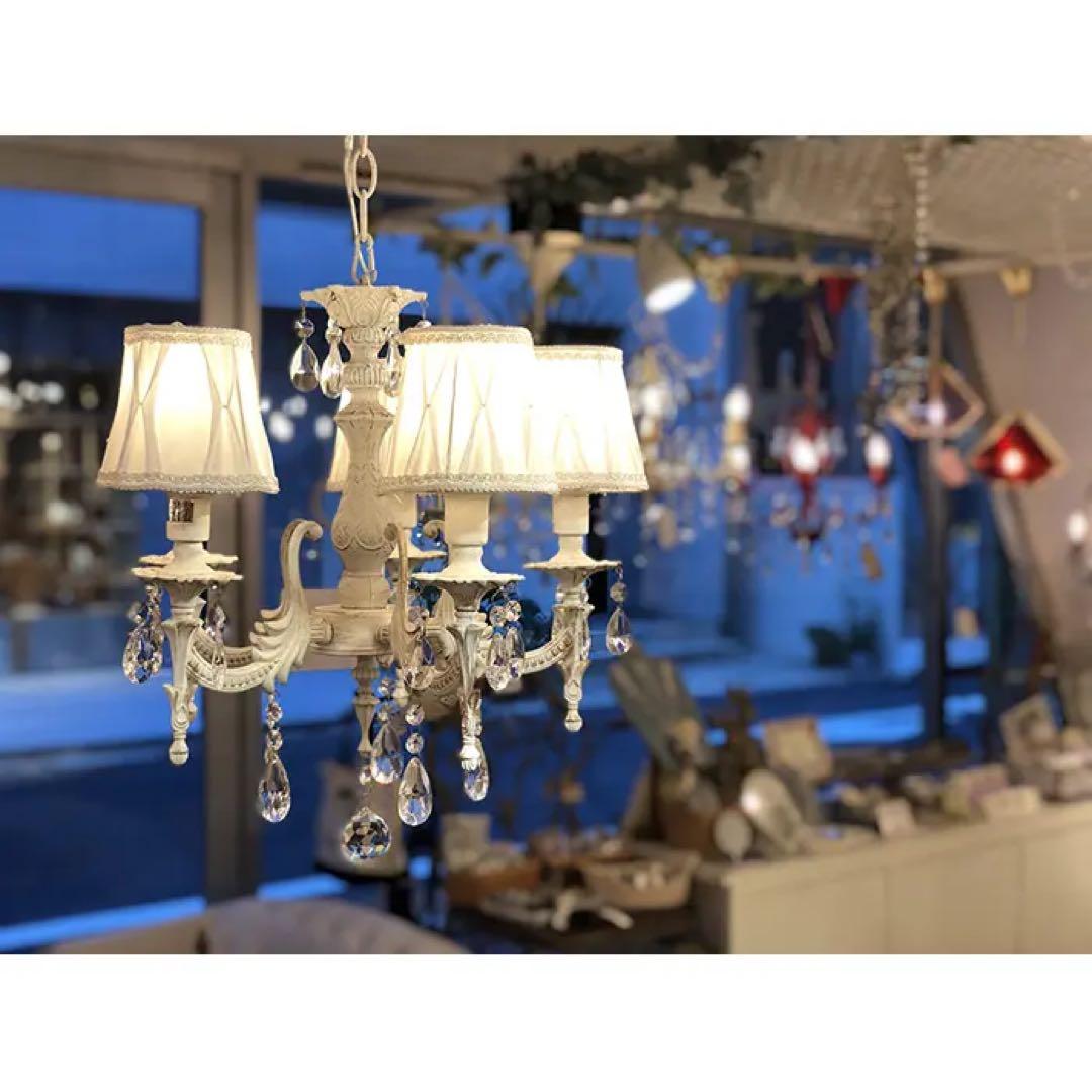 ホワイトアンティークシャンデリア