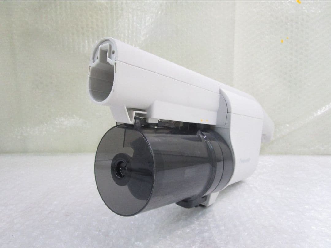 ほぼ未使用 24年製 Panasonic コードレスクリーナー 掃除機アイボリー