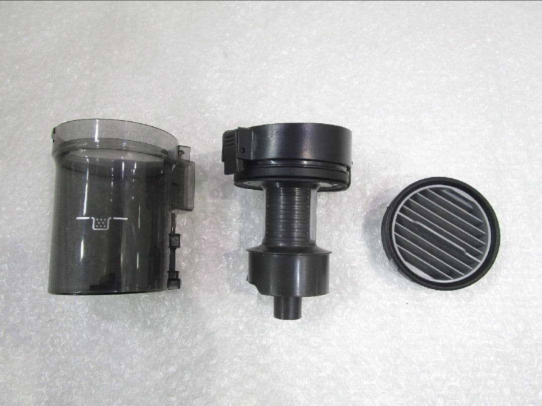 ほぼ未使用 24年製 Panasonic コードレスクリーナー 掃除機アイボリー