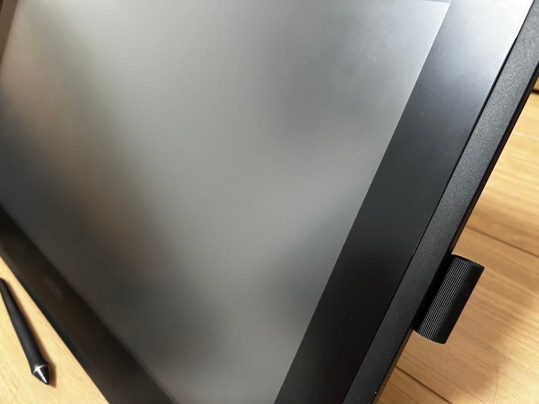 Wacom Cintiq22 液晶ペンタブレット 本体 + 付属品