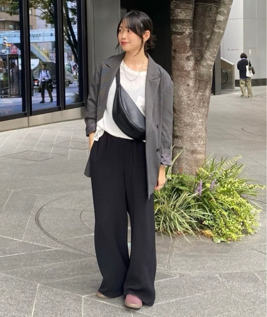 美品☆RIVE DROITE カーブボディバッグ レザー　ブラック　リヴドロワ