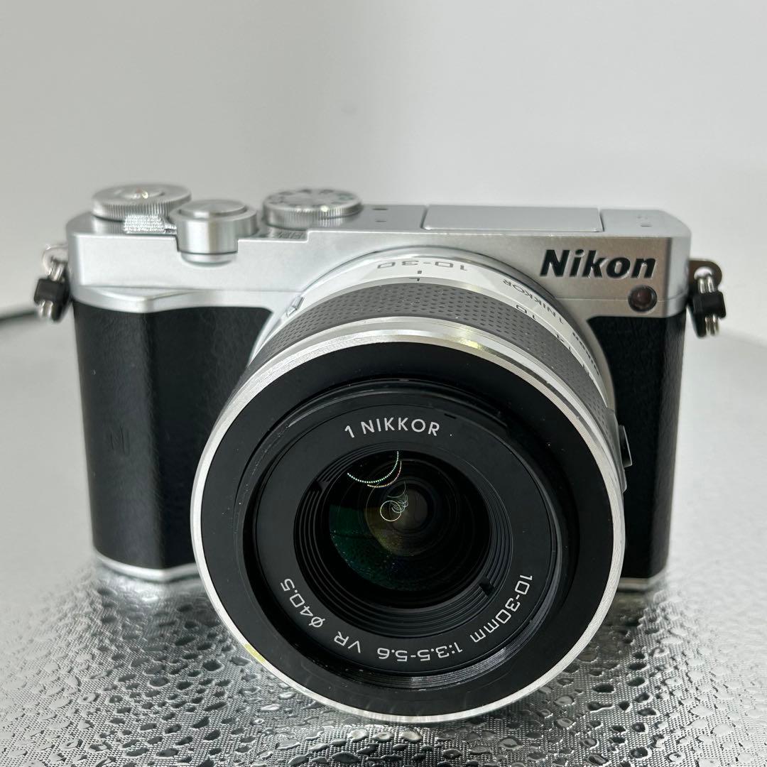 ■美品 Nikon ニコン 1 J5 レンズセット ミラーレスカメラ