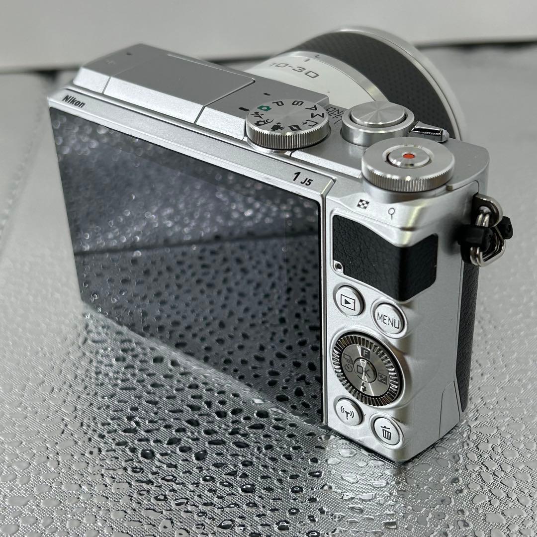 ■美品 Nikon ニコン 1 J5 レンズセット ミラーレスカメラ