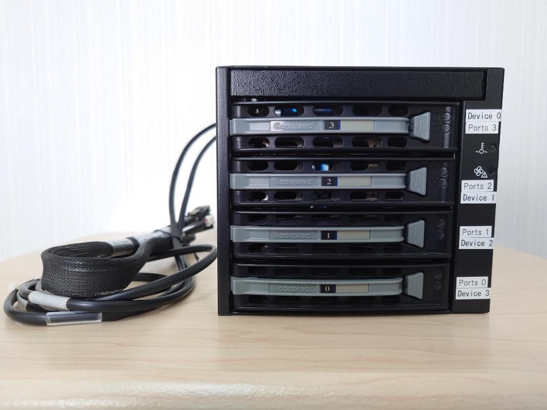 アダプテックASR-6405（フラッシュモジュール付き）とエンクロージャのセット