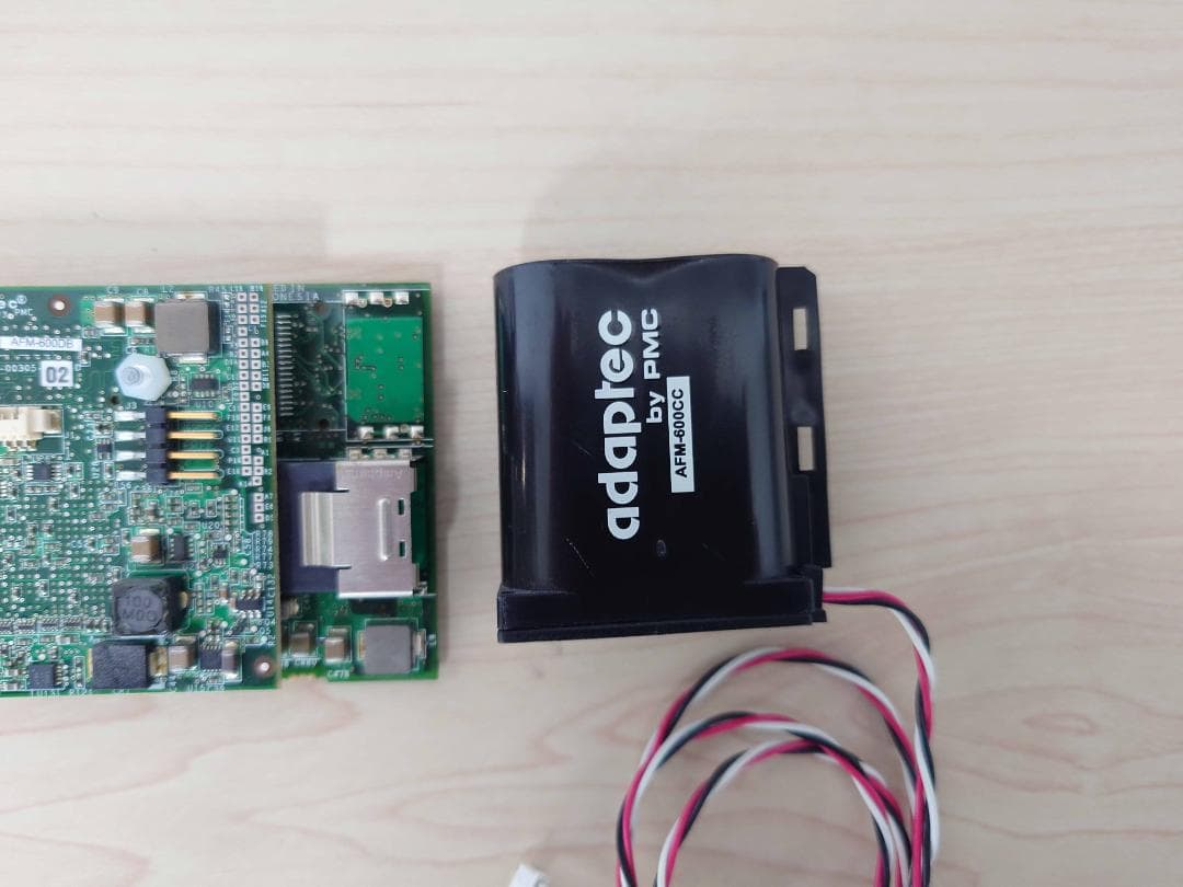 アダプテックASR-6405（フラッシュモジュール付き）とエンクロージャのセット