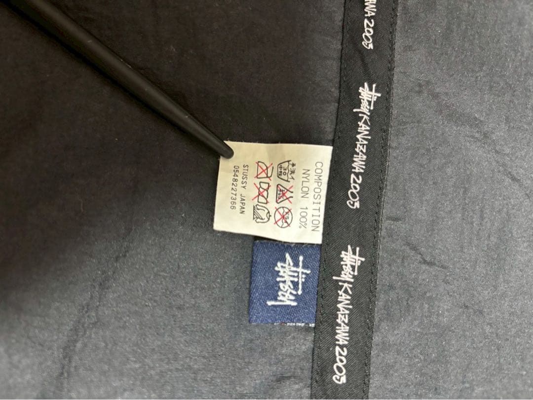 STUSSYステューシー　ブラックナイロンジャケット フード付き
