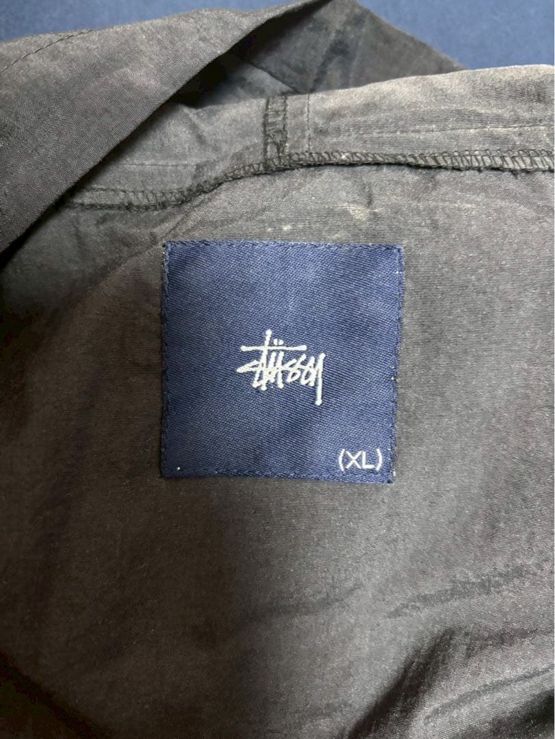 STUSSYステューシー　ブラックナイロンジャケット フード付き