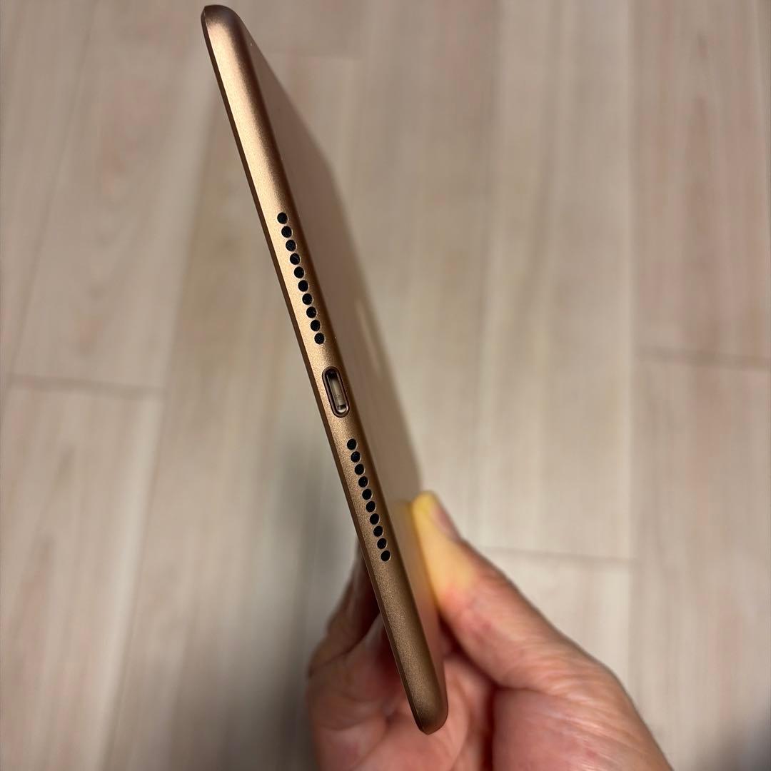 ト*シ Apple iPad ゴールド 本体