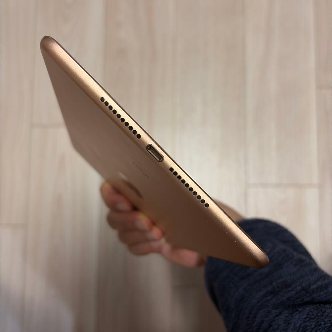 ト*シ Apple iPad ゴールド 本体