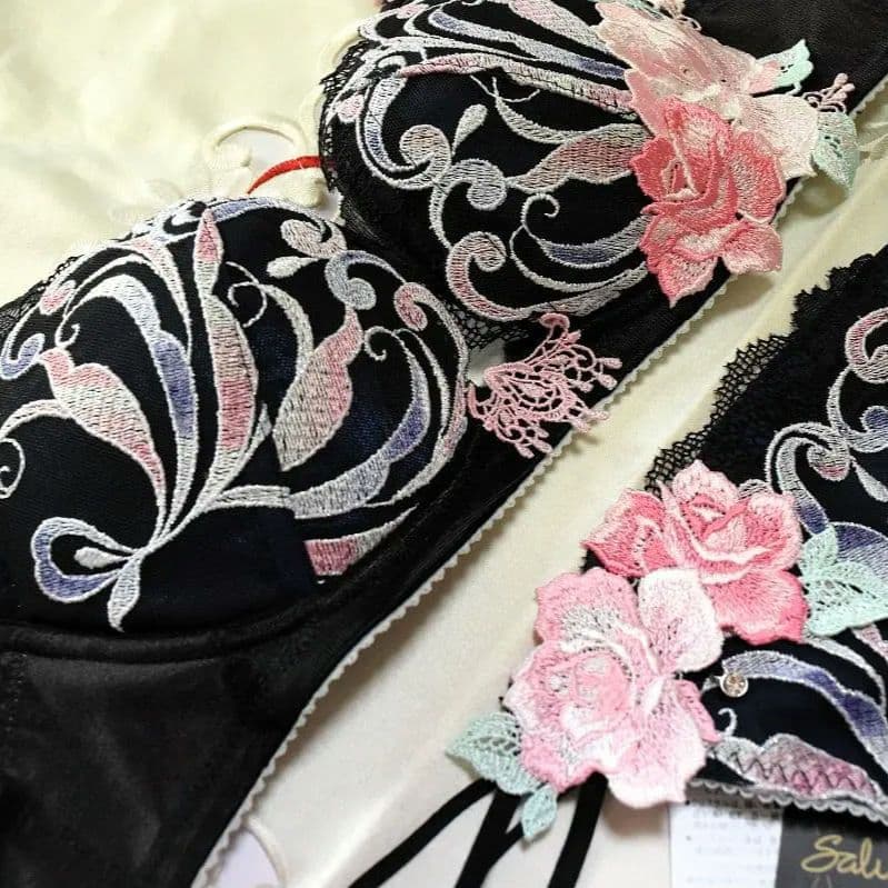 新品☆ワコール☆サルート☆６６Ｇ・リオのカーニバル☆ＢＬ☆Ｄ７０＆ソングＭ