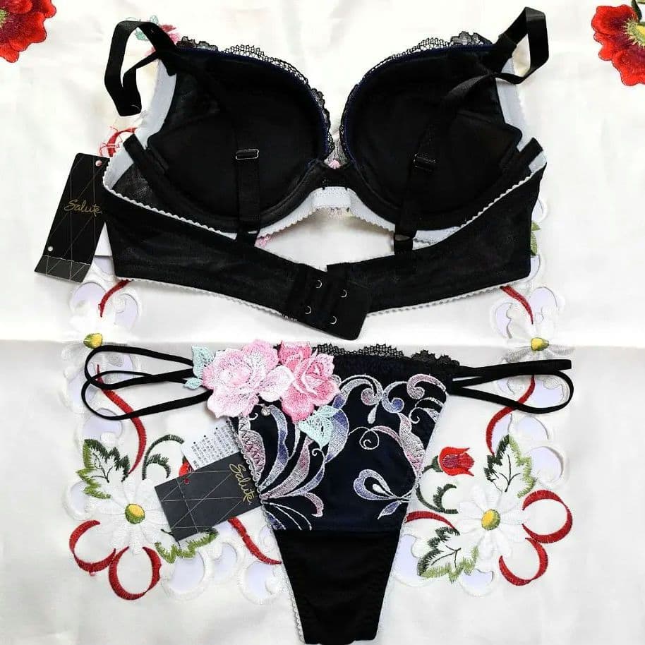 新品☆ワコール☆サルート☆６６Ｇ・リオのカーニバル☆ＢＬ☆Ｄ７０＆ソングＭ