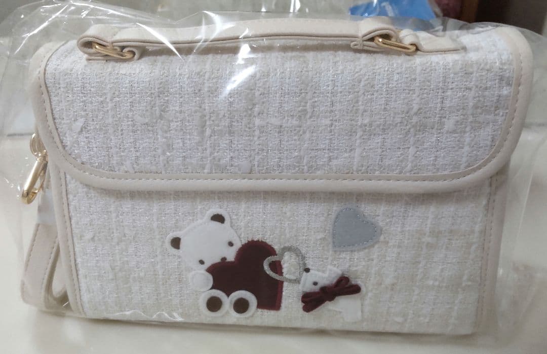 ファミリア　ショルダーバッグ　クリスマス　2025　完売品　レア　新品未開封