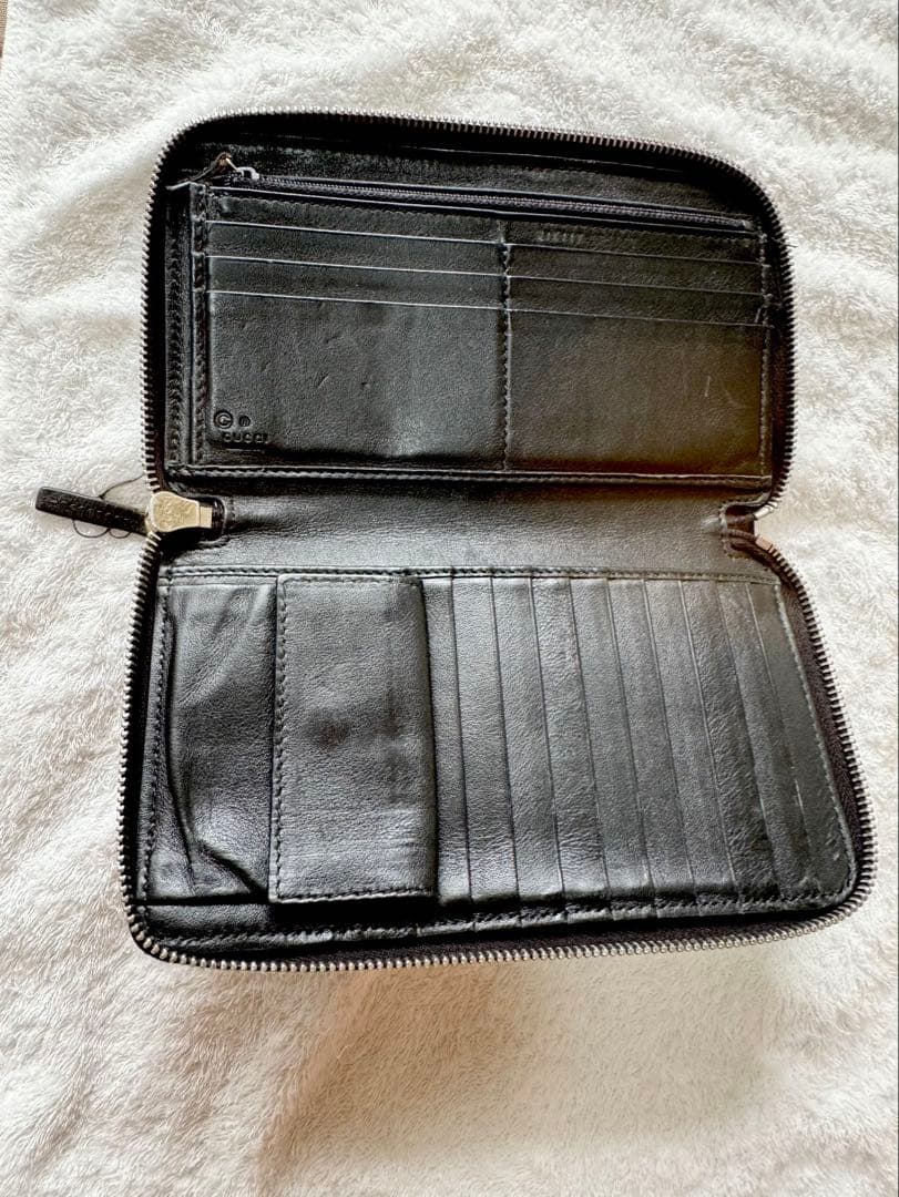 GUCCI ボディバックと長財布のセット