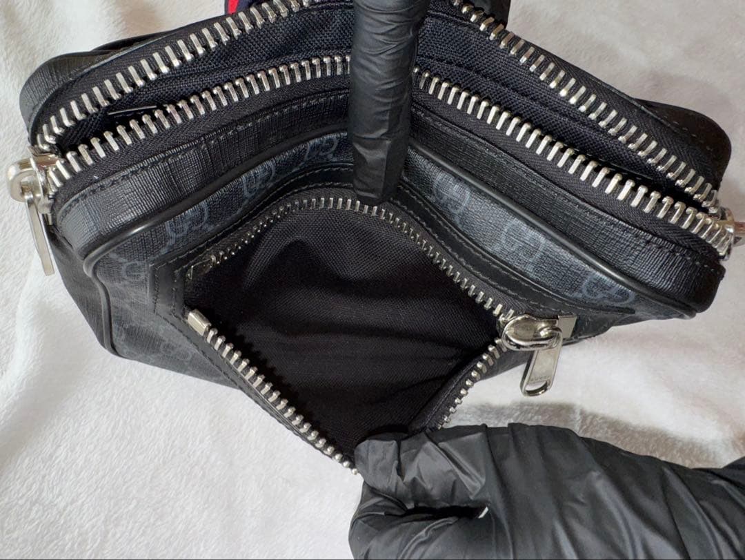 GUCCI ボディバックと長財布のセット