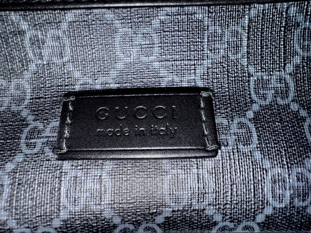 GUCCI ボディバックと長財布のセット