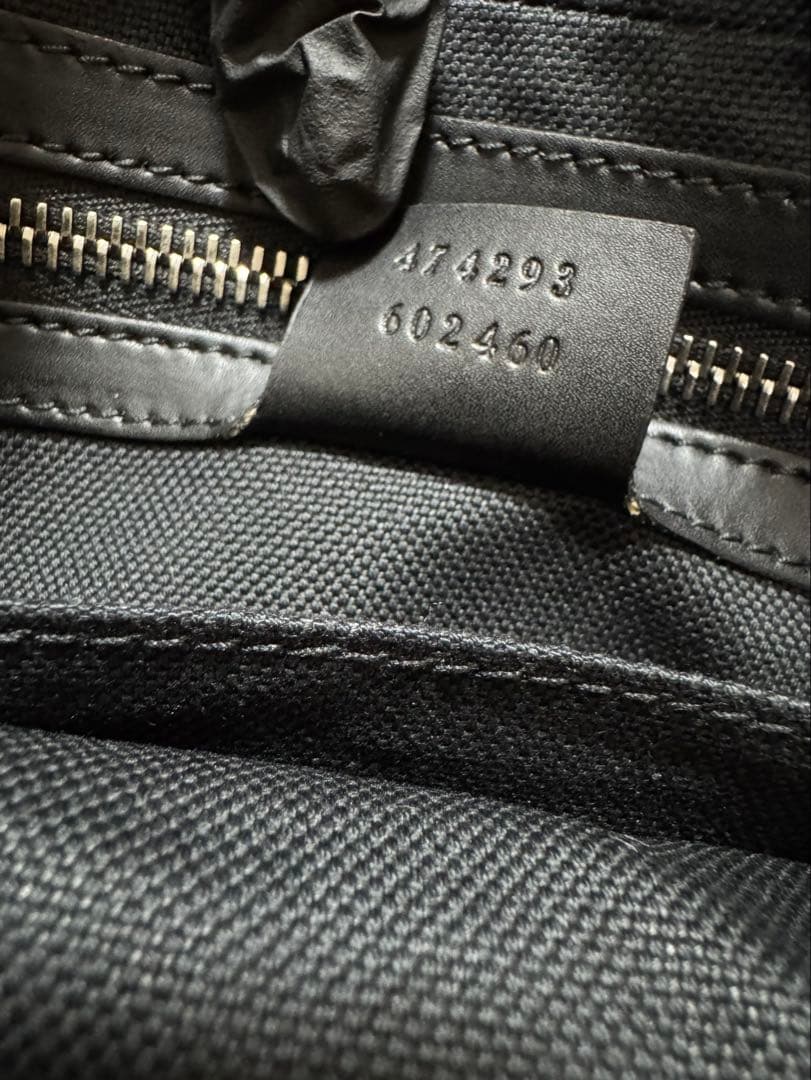 GUCCI ボディバックと長財布のセット