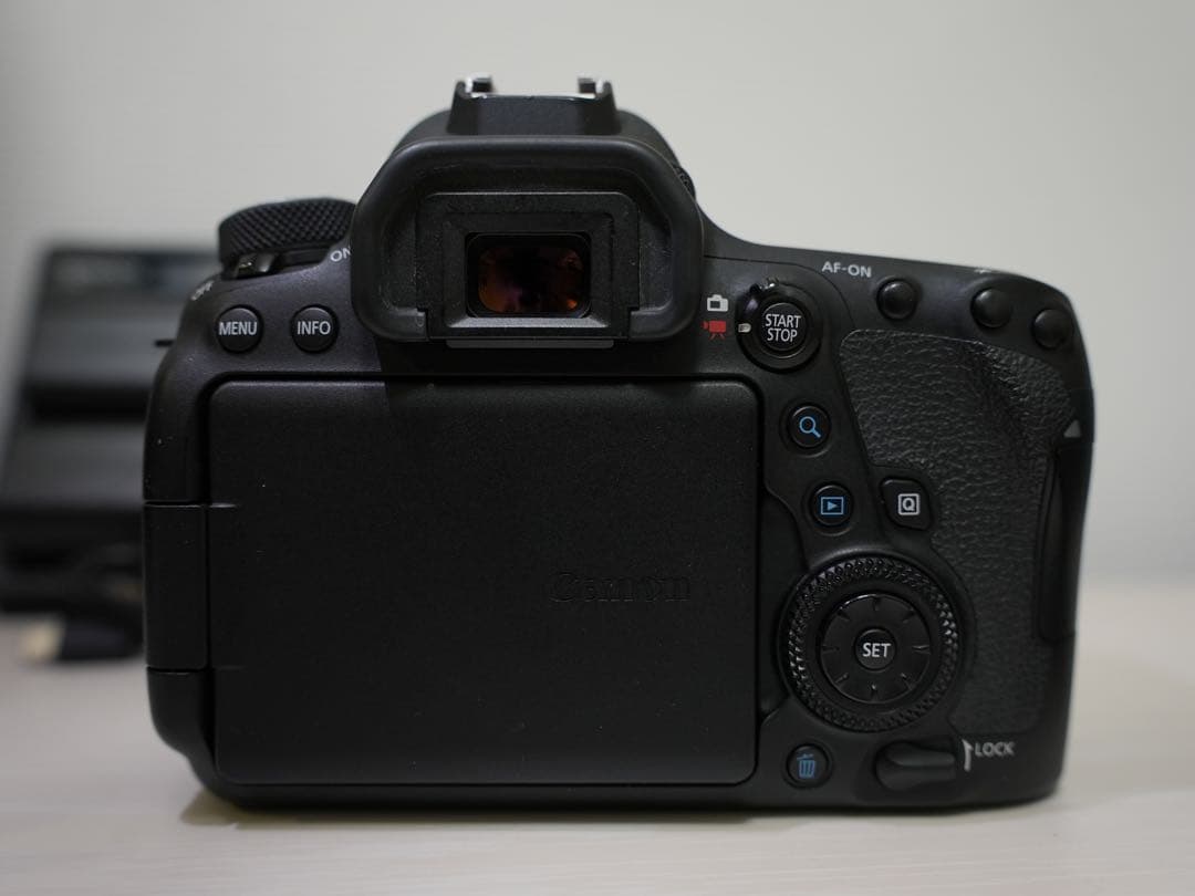 Canon EOS 6D MARK2ボディ