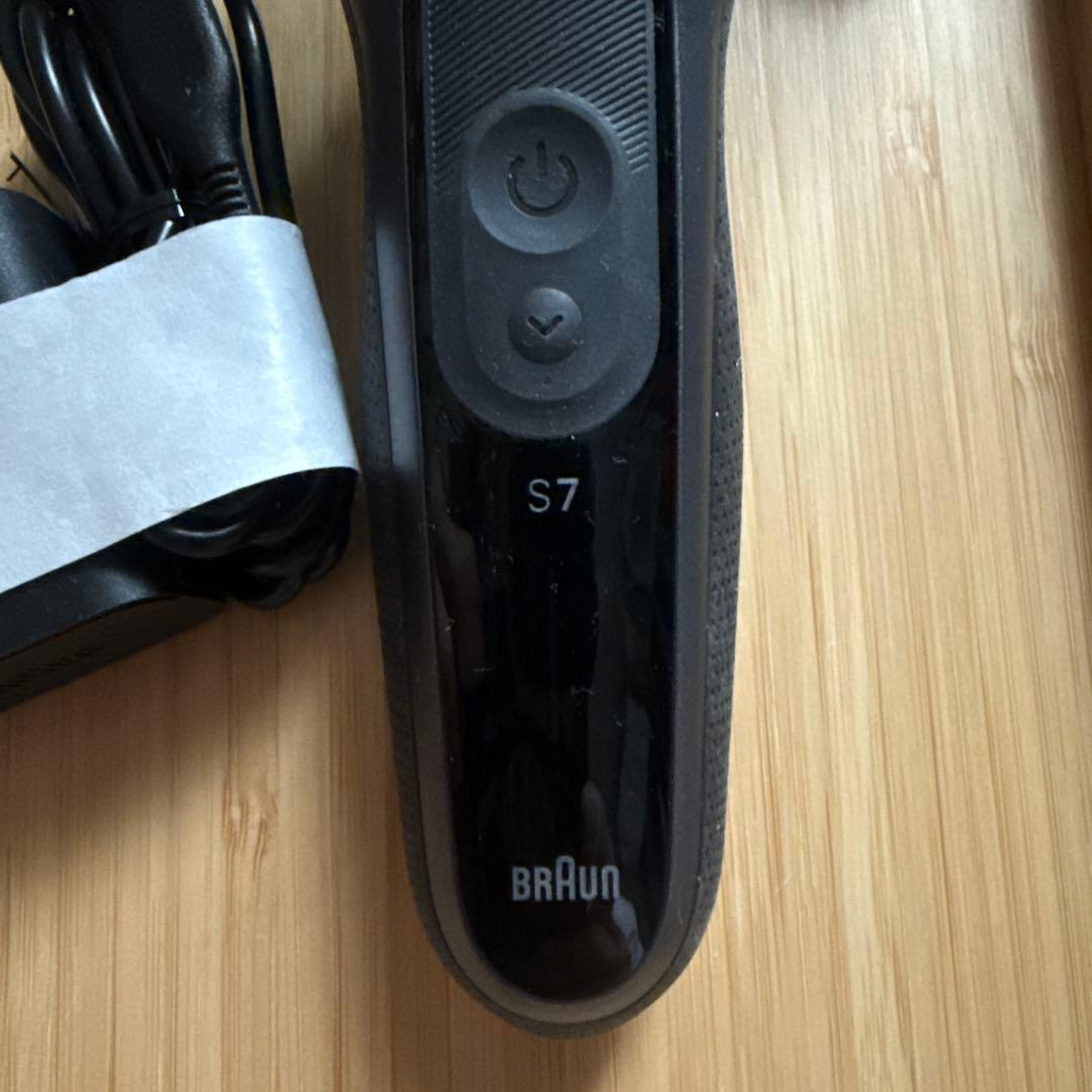 未使用品　Braun S7 メンズ電気シェーバー ダークグレー色　充電器付き