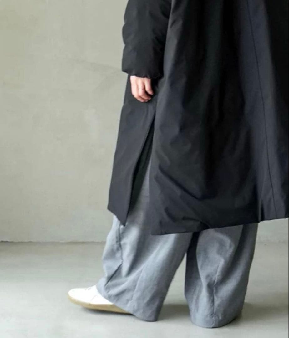 新品　完売品solamonat pocheVネックライトダウンコート　ブラック