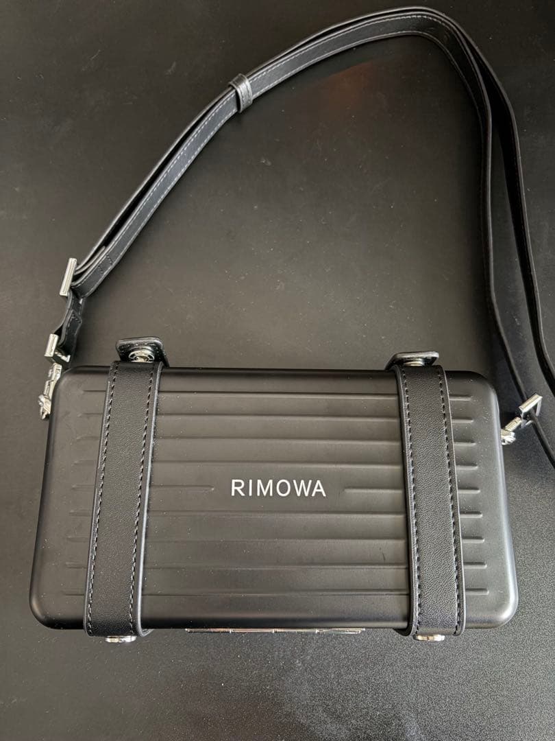 正月限定価格: RIMOWA リモワ ブラック 黒 クロスボディバッグ 肩掛け