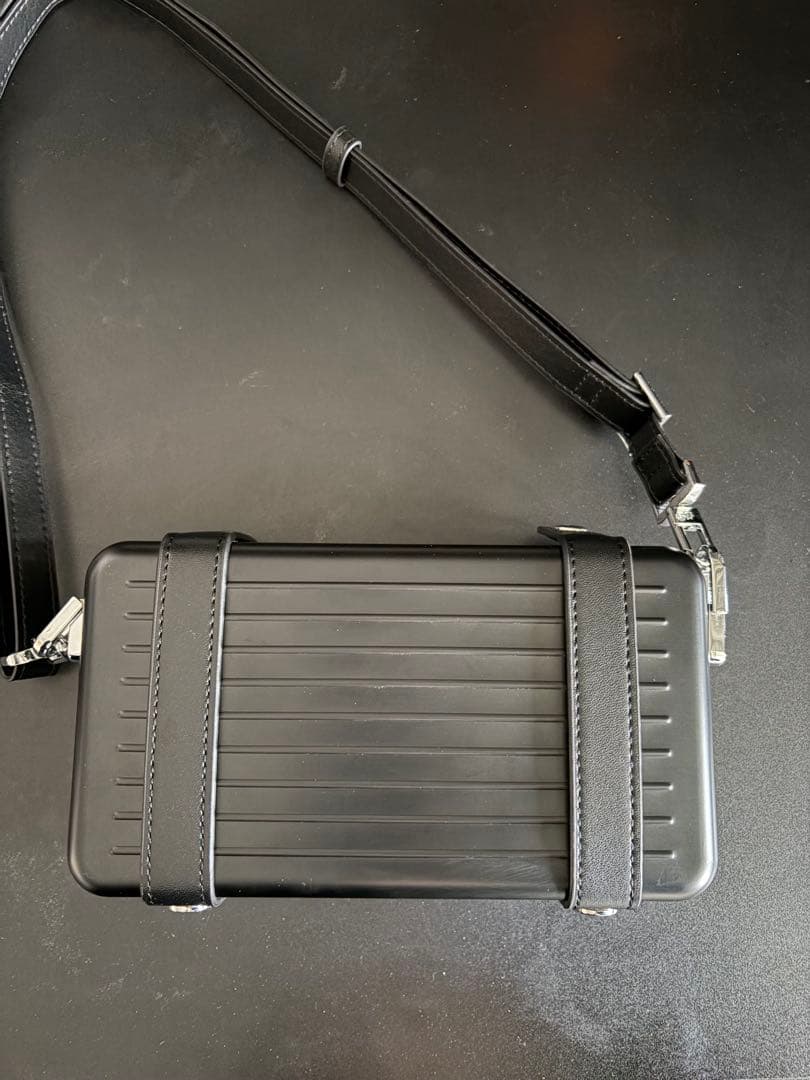 正月限定価格: RIMOWA リモワ ブラック 黒 クロスボディバッグ 肩掛け