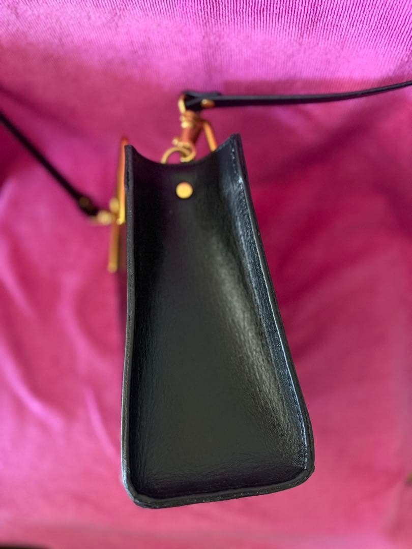 Emma aura ブラックレザー ハンドバッグ