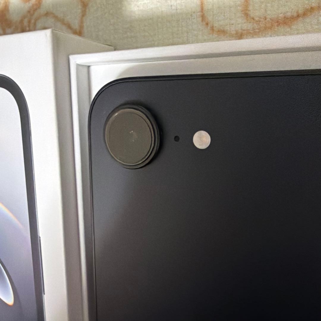 携帯電話本体 iPhone16e 256GB