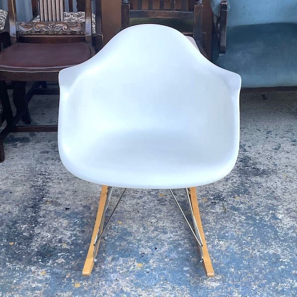 ハーマンミラー　イームズ　アームシェルチェア　ロッカーベース　ホワイト
