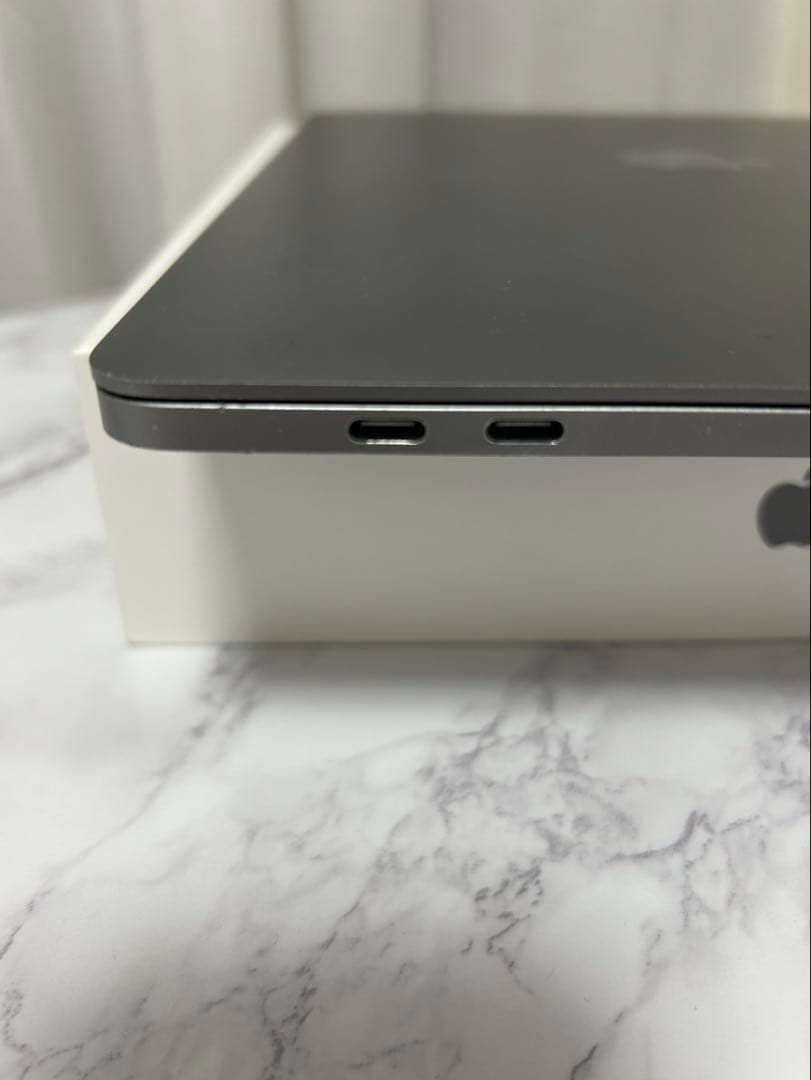 MacBook Pro 13. 2021年購入