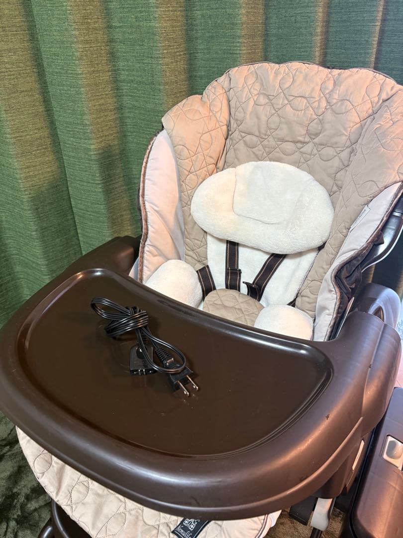 Combi コンビ CWL ネムリラ　AT オートスウィング　電動チェア