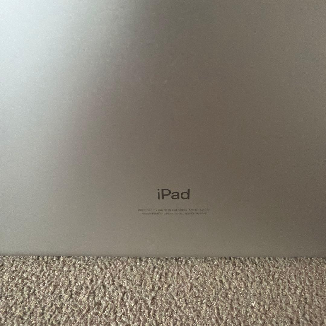 【キキ様購入】Apple iPad シルバー 本体　第9世代　wifi 64GB