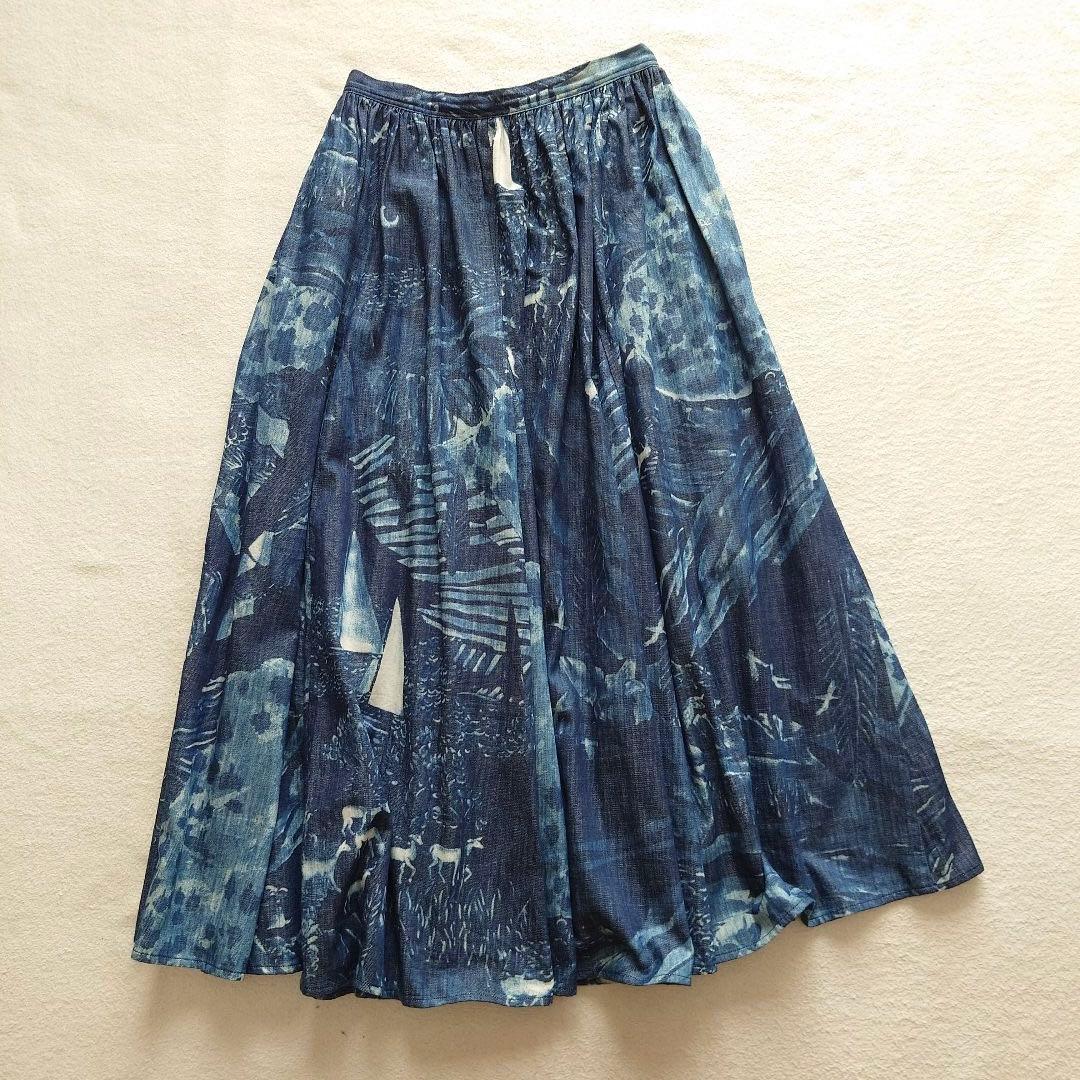 45Ｒ ワンダーランドプリントのスカート（インディゴ）45rpm