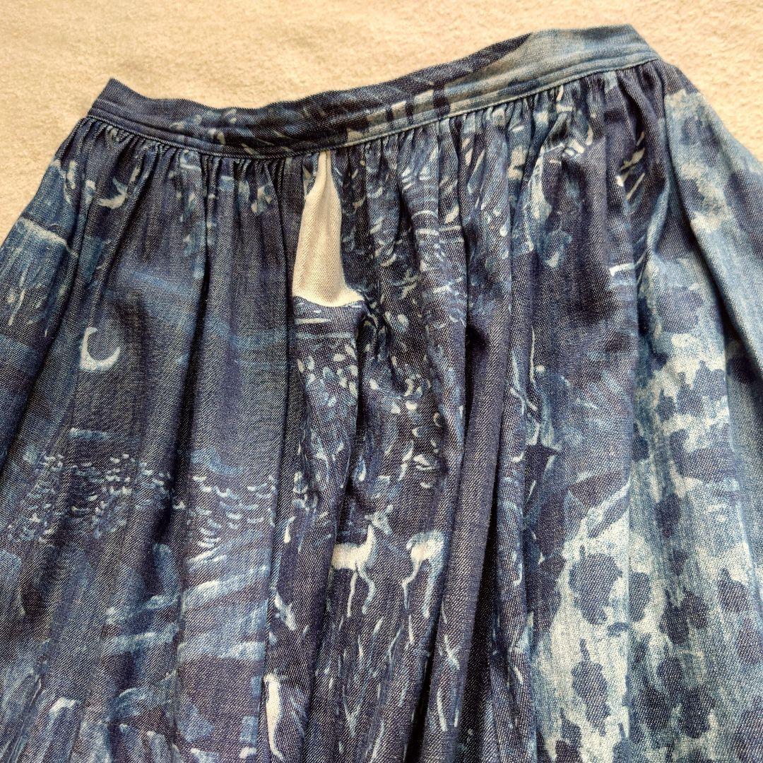 45Ｒ ワンダーランドプリントのスカート（インディゴ）45rpm