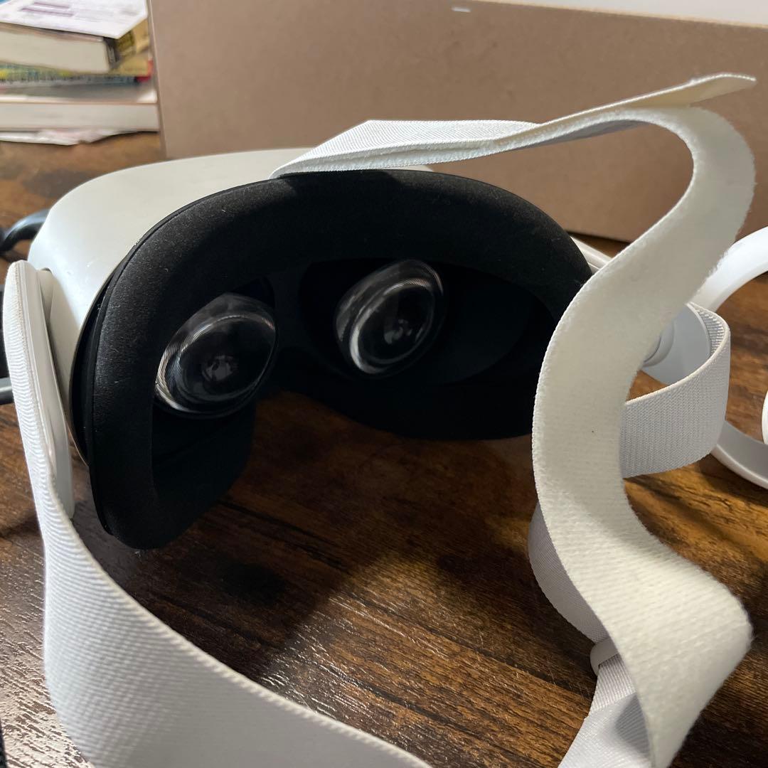  Quest 2 VRヘッドセット、コントローラー付き、ホワイト