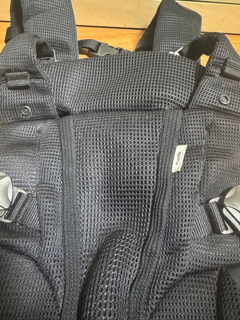 アップリカ　ラクリス　抱っこ紐　ブラック