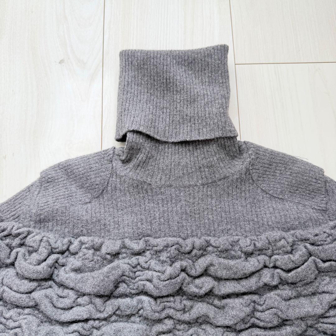希少✨シャネル　オフショルフリル　リブニット タートルネックセーター ココマーク