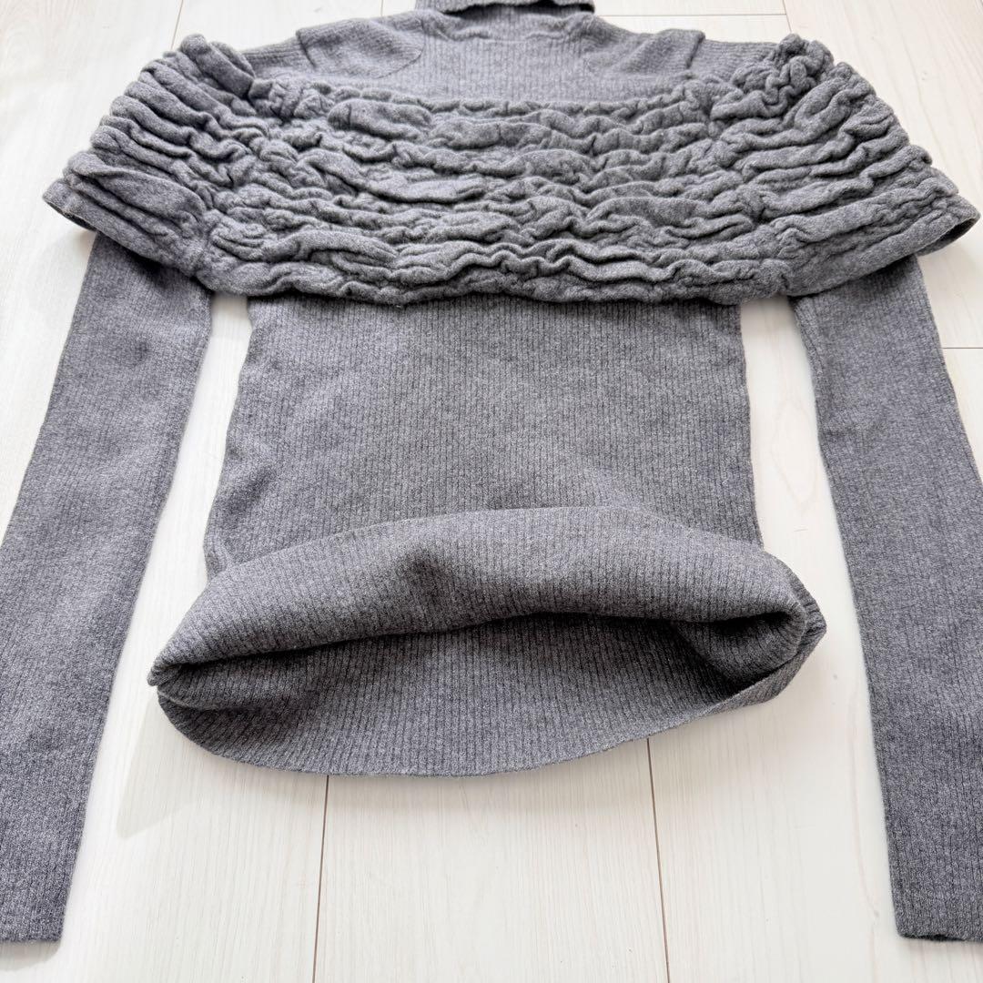 希少✨シャネル　オフショルフリル　リブニット タートルネックセーター ココマーク